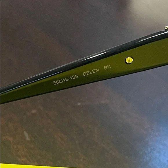 Vera Wang Black Sunglasses - Picture 3 of 4